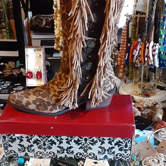 naughty MONKEY LEOPARD LEATHER WESTERN STYLE BOOTS WITH BRONZE CONCH DETAILS - Picture 1 of 5